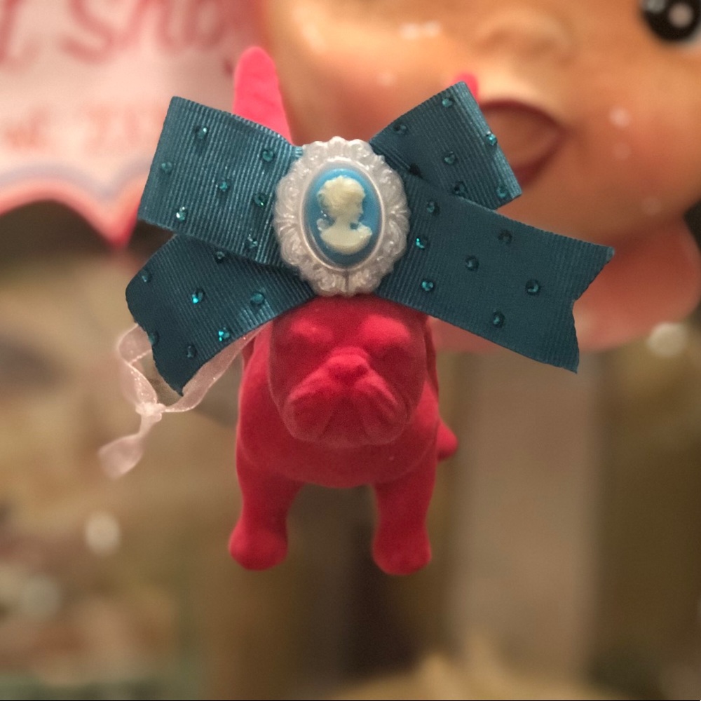 Tarina Tarantino cameo barrette